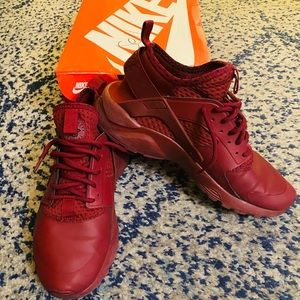 Men’s Nike Air Huarache Run Ultra SE (Sz. 9.5)